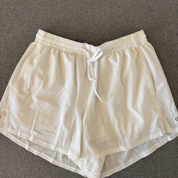 Lululemon Court Rival High-Rise Short 3" – White, Size 6 - Picture 3 of 9